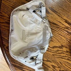 Athleta excursion belt bag. Cream